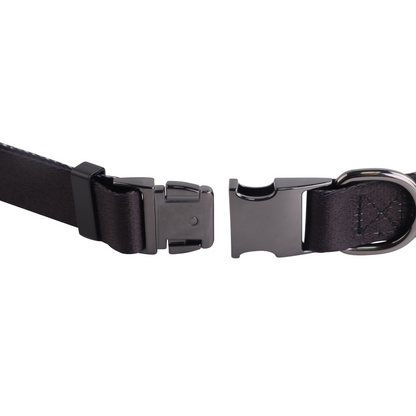 Black running leash waist attachment buckle.