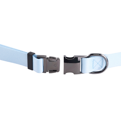 Metal attachment features on blue running leash.